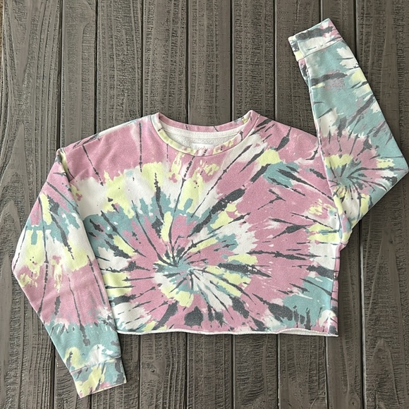 Colsie Tie Dyed Rolled Hem Cropped Sweatshirt and Shorts Set - Picture 6 of 9